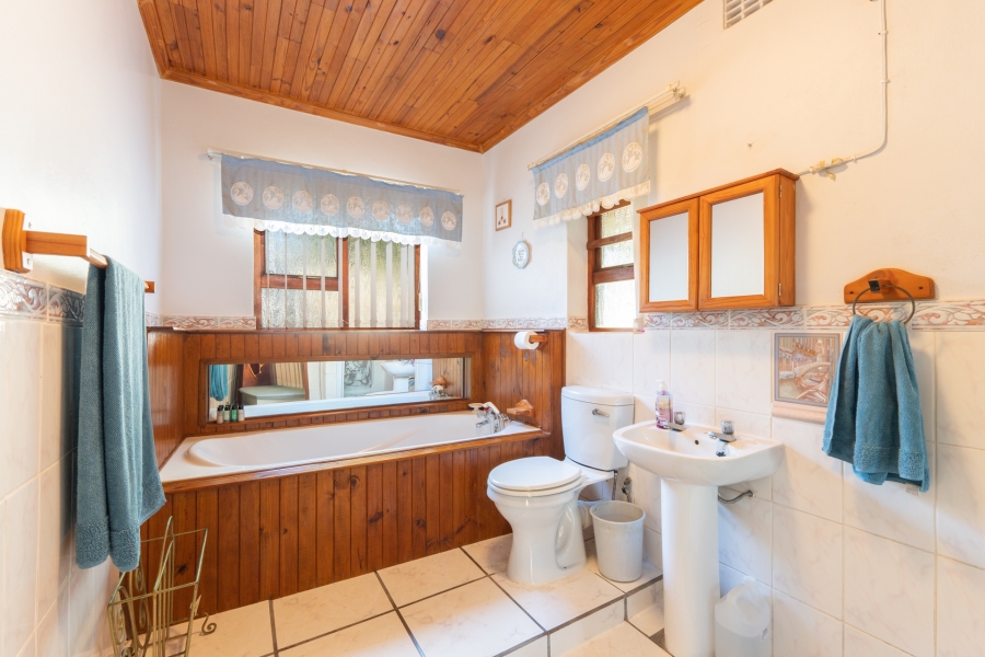 4 Bedroom Property for Sale in Pringle Bay Western Cape